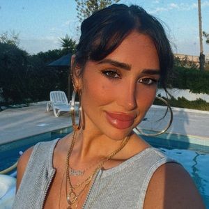 Meet your Posher, Atija